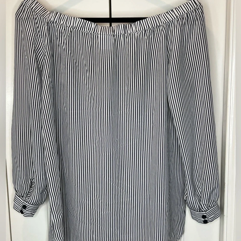 CAbi Navy Blue/White #5258 Brigitte Silk Stripped Off Shoulder Top Size SMALL - Picture 6 of 8